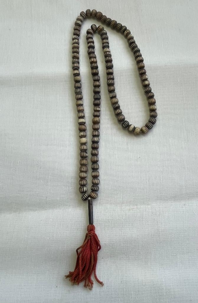 Mala Chakra - prachtig gegraveerd been - 74 cm - topconditie, Ophalen of Verzenden