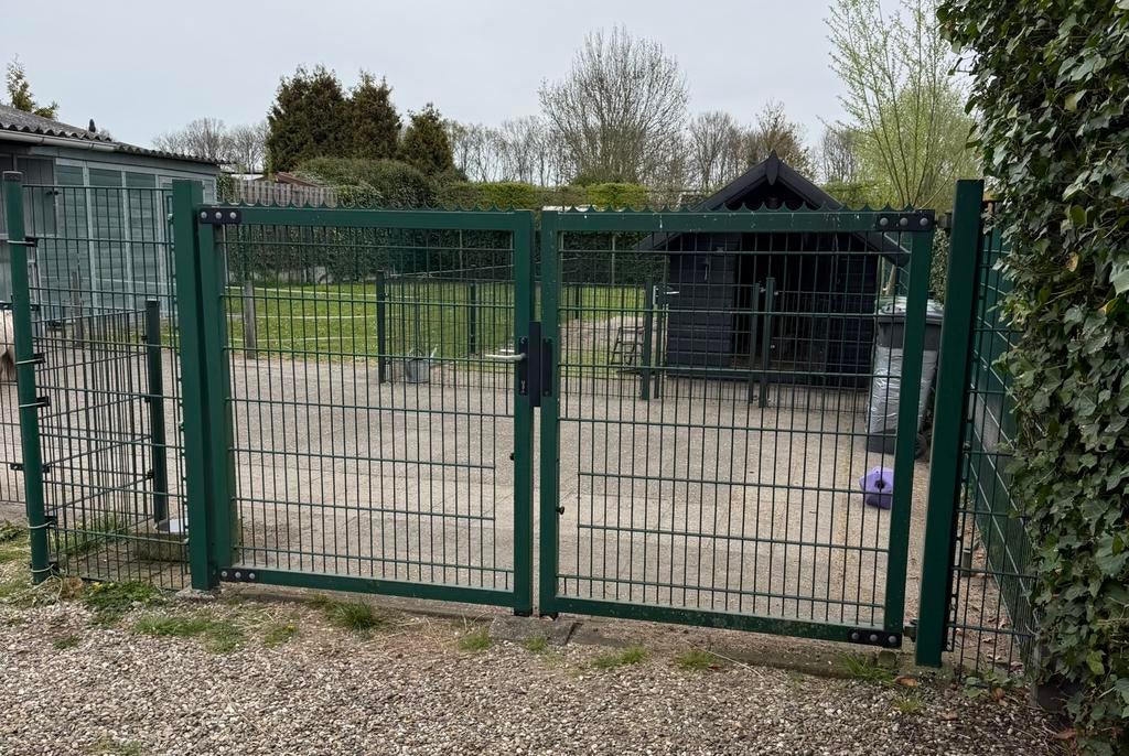 Dubbele poort van degelijke kwaliteit, en hekwerk., Ophalen, Gebruikt, 150 tot 200 cm, IJzer