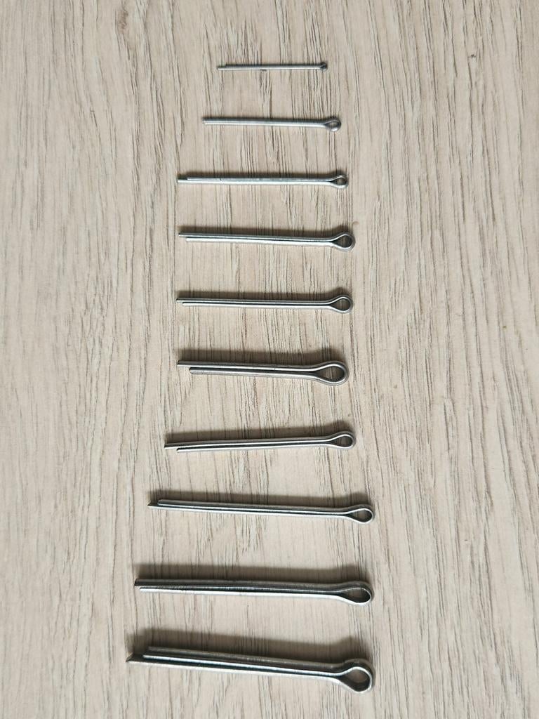 Doos met diverse maten splitpennen (10-11 maten), Overige typen, Nieuw, Ophalen of Verzenden, Minder dan 50 mm
