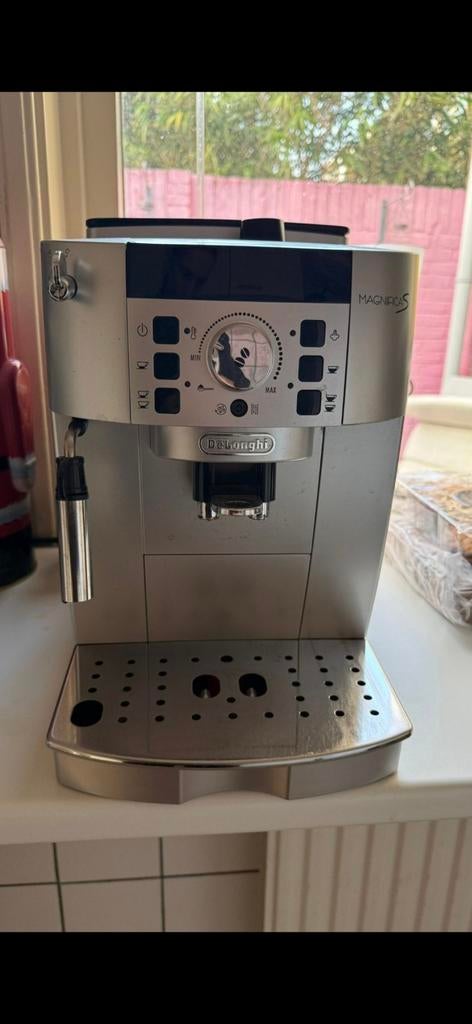 DeLonghi Magnifica S koffiemachine, Witgoed en Apparatuur, Koffiezetapparaten, Ophalen, Koffiemachine, Stoompijpje