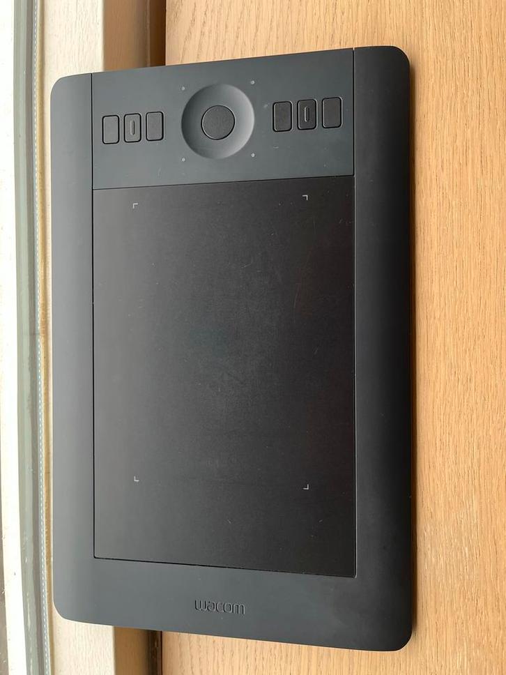 Wacom Intuos Pro tekentablet, Computers en Software, Tekentablets, Gebruikt, Bedraad, Multi-touch, Ophalen of Verzenden