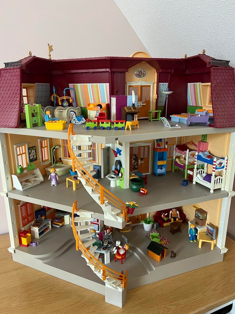 Prachtig compleet Playmobil huis met meubels en figuren, Ophalen, Zo goed als nieuw, Complete set