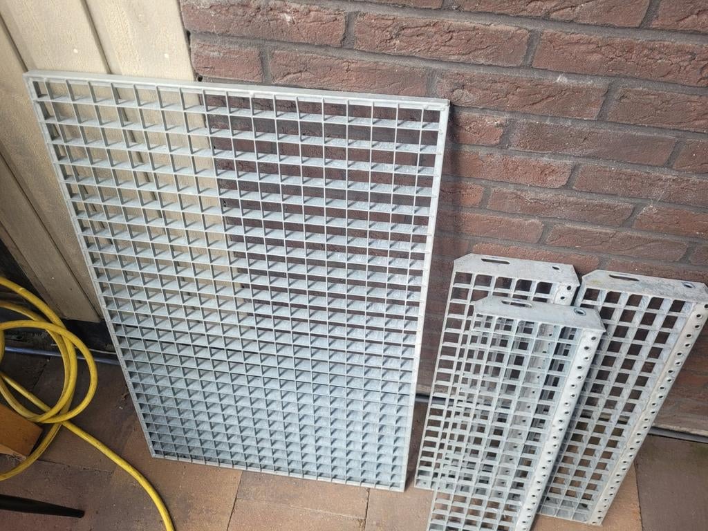 Treden voor bv loopplank trailer te maken
Gegalvaniseerd
C.a, Ophalen, Overige typen