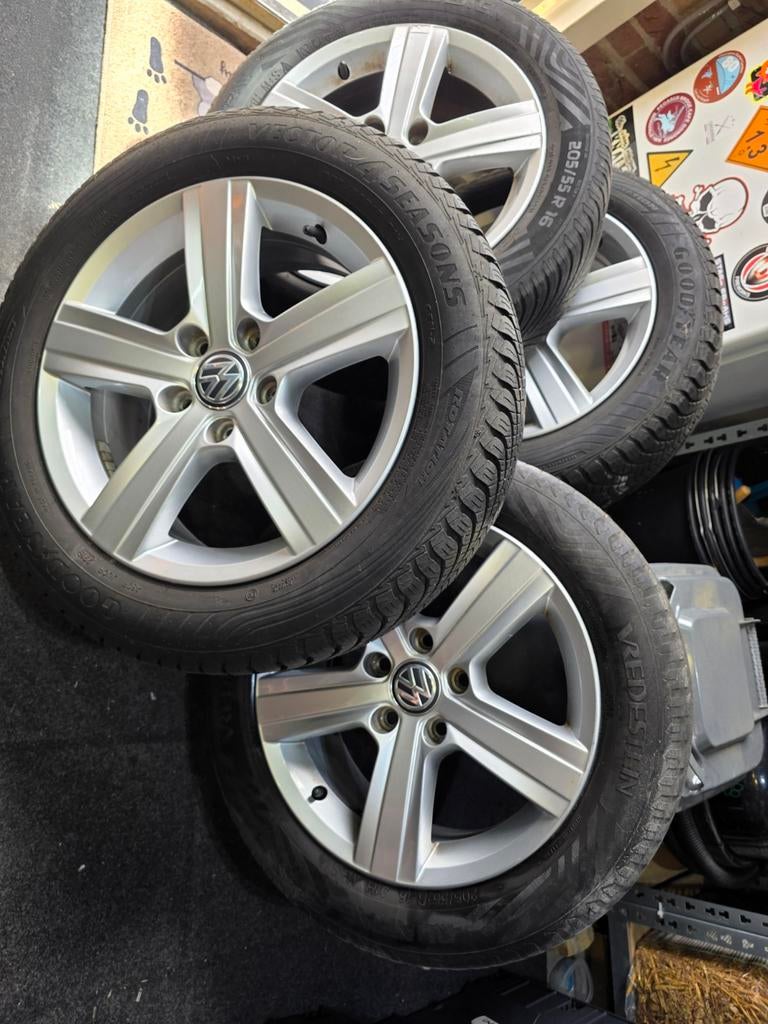 VW Velgen 16 inch met 205/55/16 banden, Ophalen, Gebruikt