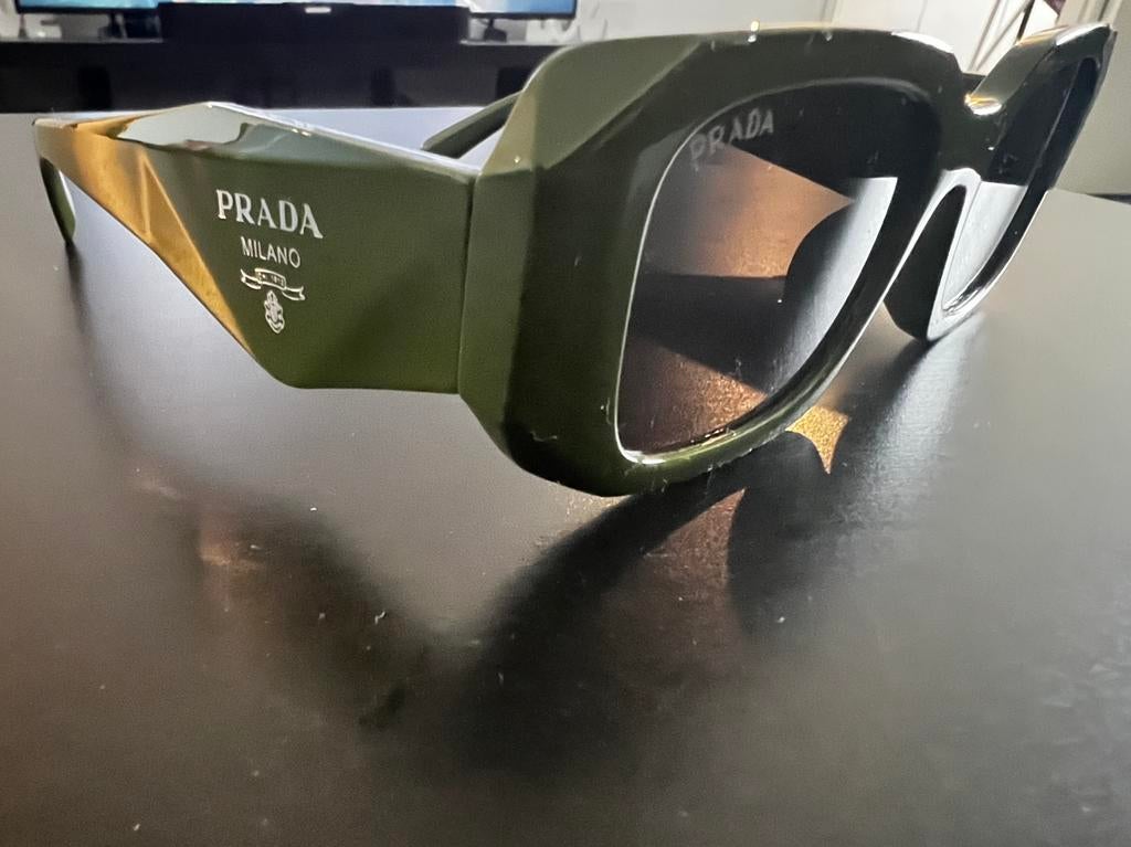 Prada zonnebrillen 2026 nieuw.rood/groen ROTTERDAM OOSTPLEIN, Overige merken, Zonnebril, Nieuw, Ophalen of Verzenden