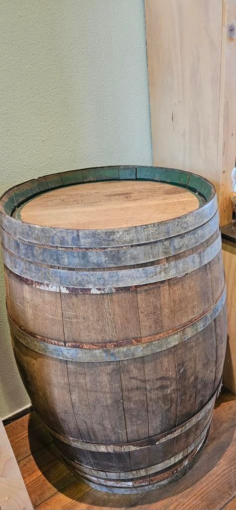 2 Decoratieve Wijnvaten van eikenhout, Ophalen