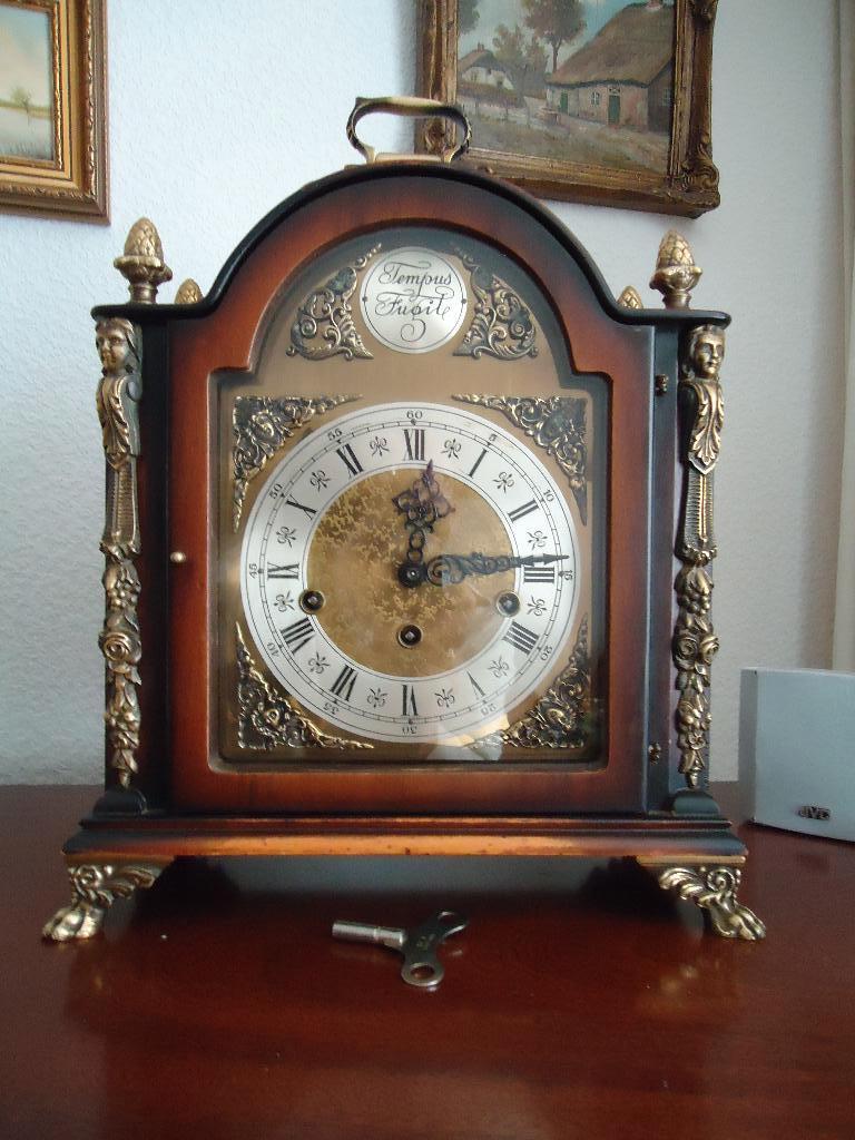 tafel klok bieden van af 100,00 euro, Ophalen of Verzenden