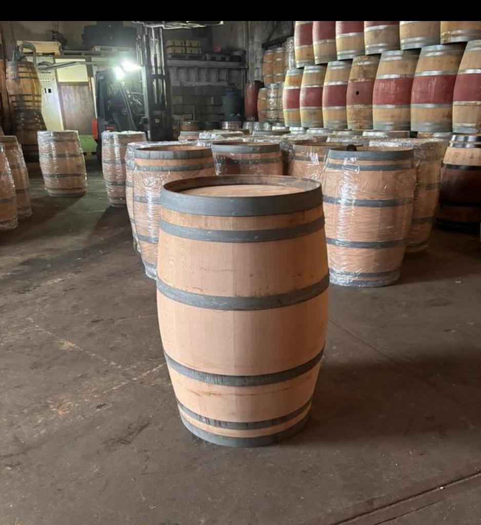 Blanke wijnvaten, Ophalen, 150 liter of meer, Zo goed als nieuw, Vv
