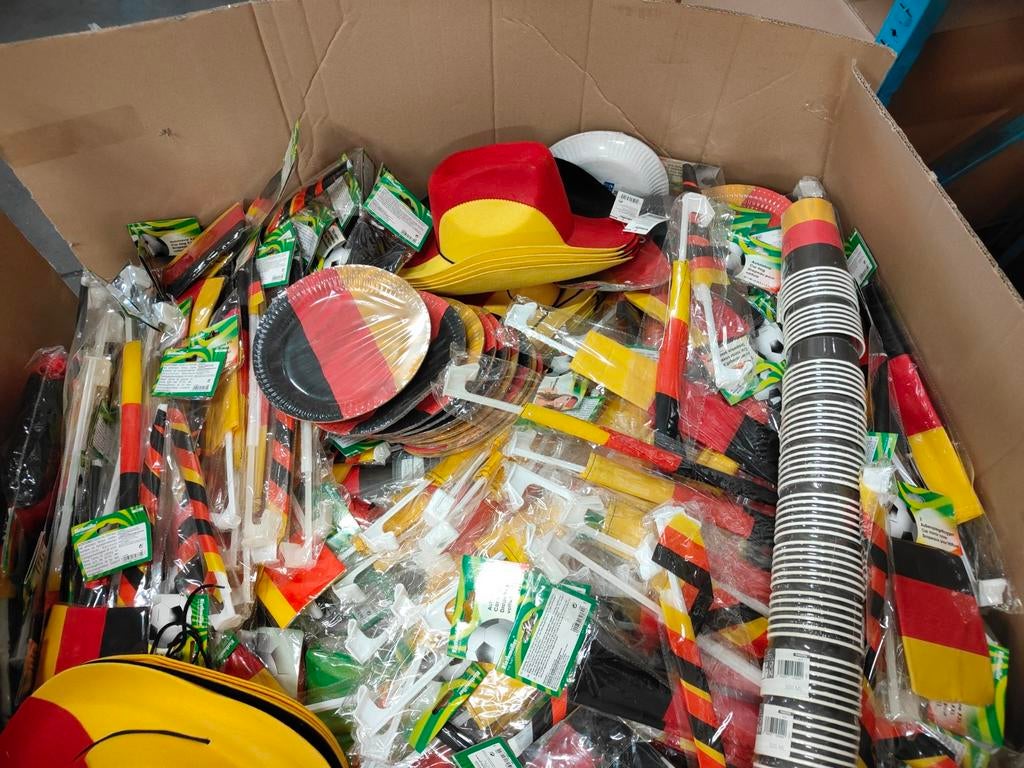 Pallet vol Duitse feestartikelen, Ophalen, ., ., .