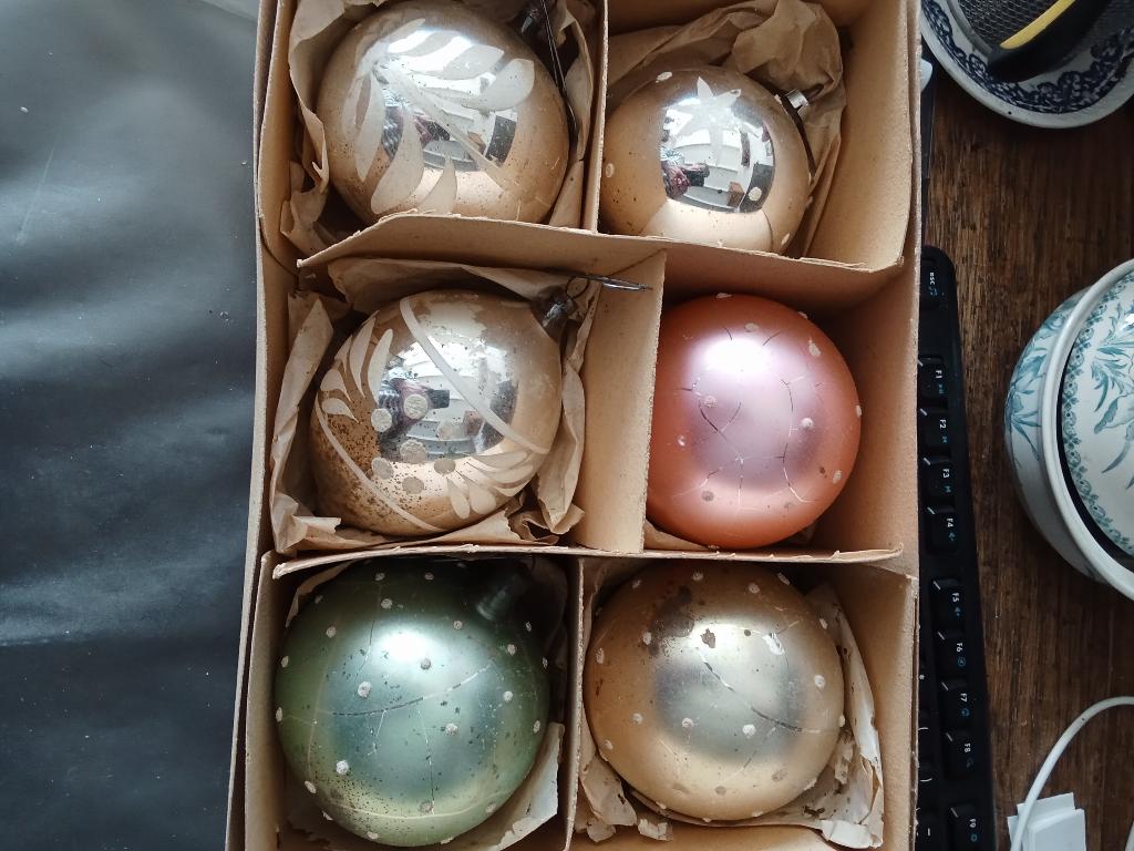 te koop 6 grotere oude glazen kerstballen, Diversen, Kerst, Ophalen of Verzenden, Gebruikt