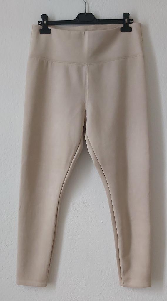 Hele mooie beige suedelook  Stretch Broek, Beige, Nieuw, Ophalen of Verzenden, Broek of Spijkerbroek