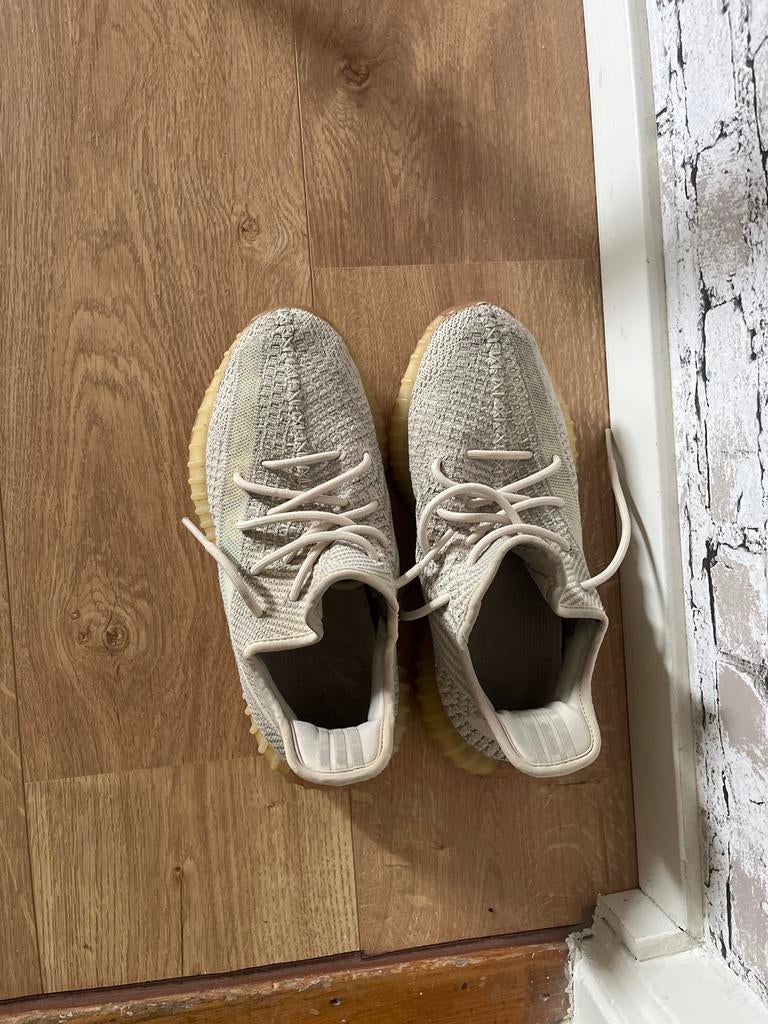 Yeezy sneakers maat 40, Kleding | Dames, Schoenen, Ophalen of Verzenden, Gedragen, Beige, Sneakers of Gympen