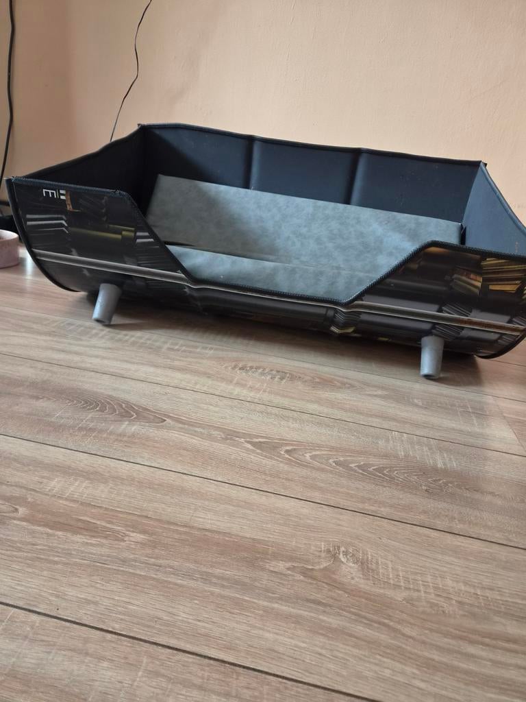 Hondenmand van oliedrum met kussen., Ophalen, Zo goed als nieuw, Overige