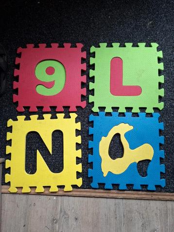 Foam puzzle tegels letter cijfer en figuren beschikbaar voor biedingen