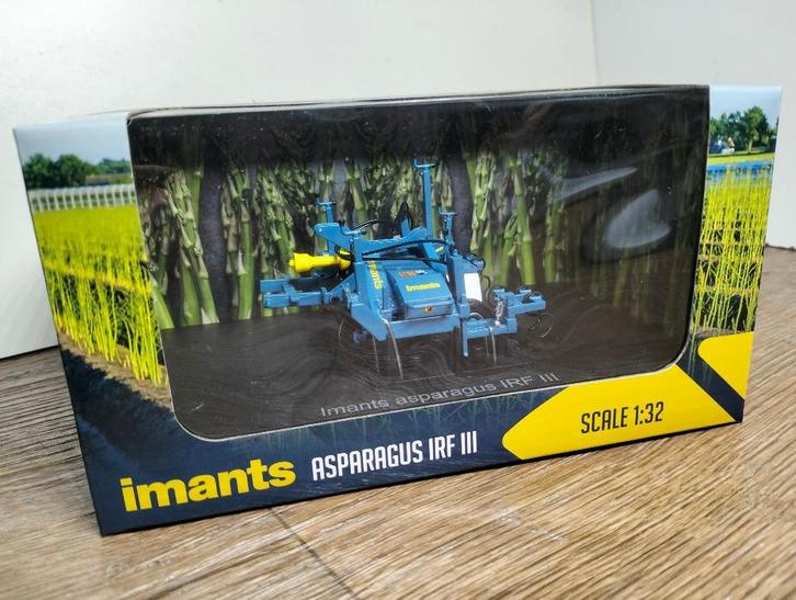 Te koop UH Imants Asparagus IRF III., Hobby en Vrije tijd, Modelauto's | 1:32, Nieuw, Tractor of Landbouw, Universal Hobbies, Ophalen of Verzenden