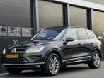 Volkswagen Touareg 3.0 TDI R-Line Pano Camera Euro-6, Auto's, Volkswagen, 15 km/l, Euro 6, 255 €/maand, Zwart