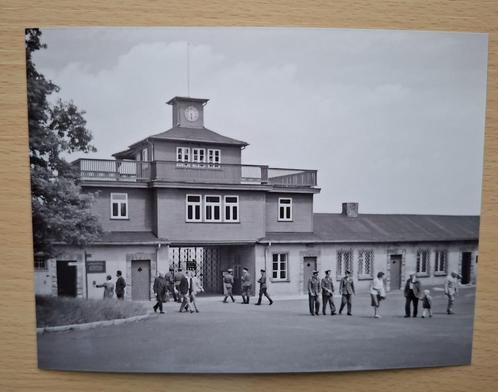 Foto ingang Buchenwald concentratiekamp - 1965, Verzamelen, Militaria | Tweede Wereldoorlog, Overige soorten, Foto of Poster, Duitsland