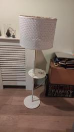 Staande lamp met draadloos opladen, Ophalen of Verzenden, Zo goed als nieuw