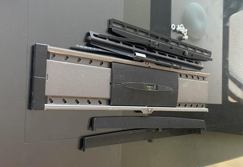 Te koop: Vogels EFW 8205 TV Muurbeugel (Zwart/Grijs), Audio, Tv en Foto, Televisiebeugels, Zo goed als nieuw, Ophalen of Verzenden