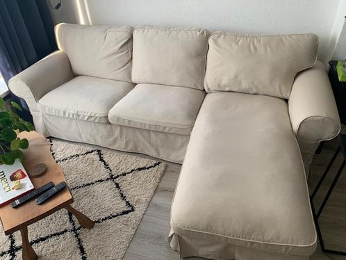 IKEA EKTORP 3-zitsbank met chaise longue Kilanda lichtbeige, Huis en Inrichting, Banken | Complete zithoeken, Zo goed als nieuw