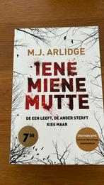 M.J. Arlidge - Iene Miene Mutte, Zo goed als nieuw, Nederland, Ophalen, M.J. Arlidge