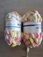 Zachte Pompon Wol - 2 Bollen, Hobby en Vrije tijd, Ophalen of Verzenden, Nieuw, Breien of Haken, Wol of Garen