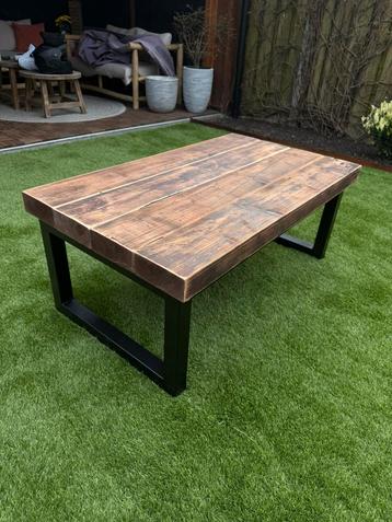 Nieuwe salontafel van metaal en gerecyclede balken 115x67x47 beschikbaar voor biedingen