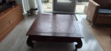 Salon tafel antiek en zwaar hout beschikbaar voor biedingen