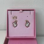 Swarovski pop swan oorbellen goudkleurig nieuw origineel, Overige materialen, Nieuw, Ophalen of Verzenden, Roze