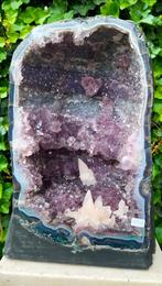 Amethist kathedraal met calciet van 21 kilo, Verzamelen, Mineralen en Fossielen, Ophalen of Verzenden, Mineraal