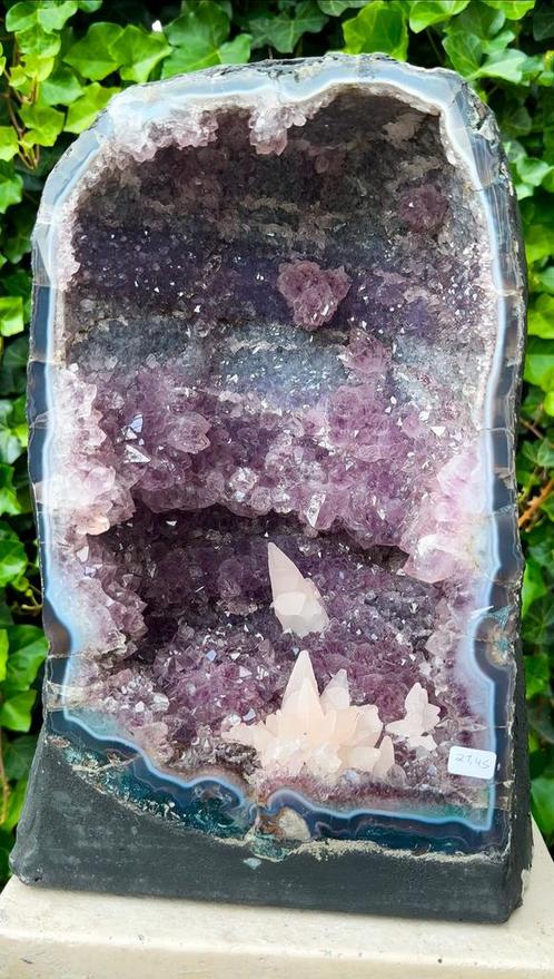 Amethist kathedraal met calciet van 21 kilo, Verzamelen, Mineralen en Fossielen, Mineraal, Ophalen of Verzenden