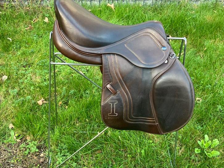 Iconic Evolution Springzadel bruin, Dieren en Toebehoren, Paarden en Pony's | Zadels, Gebruikt, Springen, Ophalen