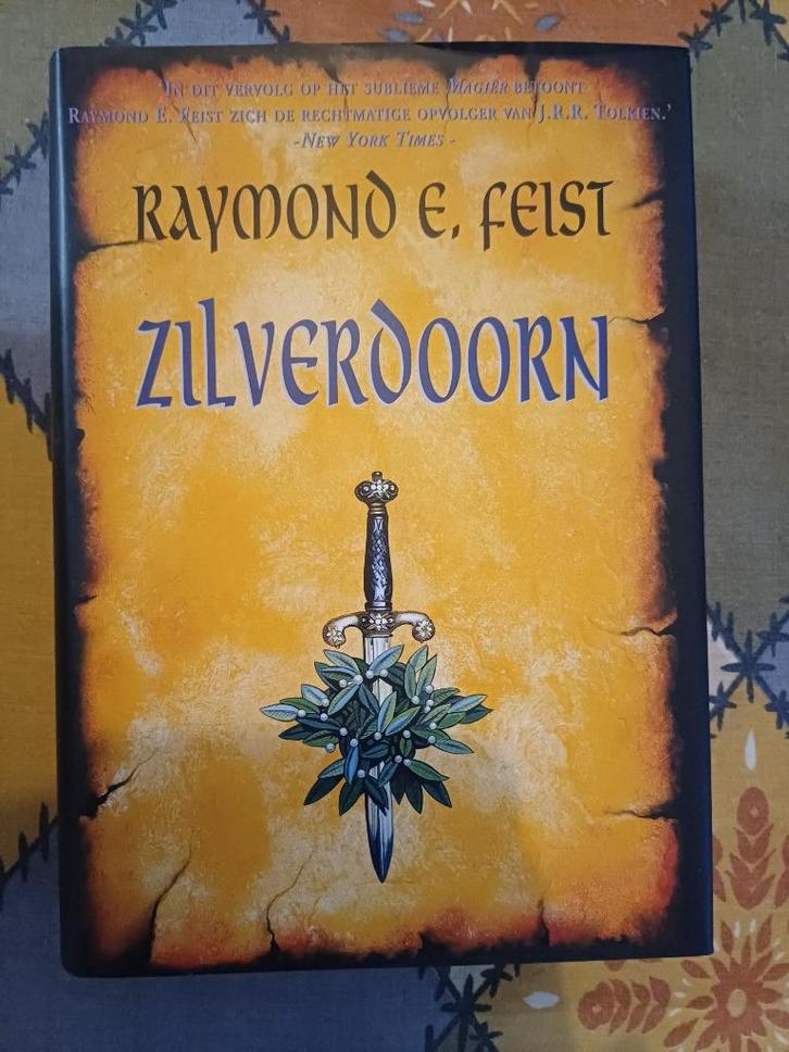 Raymond Feist Zilverdoorn Hardcover, Boeken, Fantasy, Gelezen, Ophalen