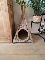 Rotan tipi tent voor katten, Dieren en Toebehoren, Kattenmanden, Ophalen of Verzenden, Zo goed als nieuw, Riet