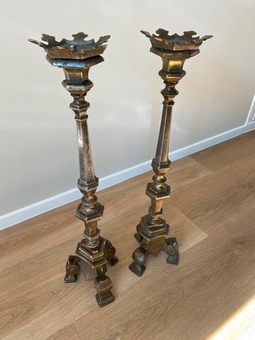 Antieke bronzen brons kandelaar kerk religieus antiek beschikbaar voor biedingen