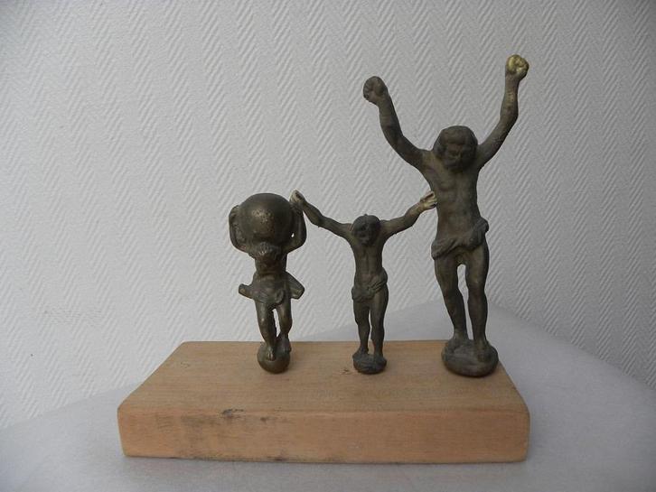 Houten blok met 3 x atlas, Antiek en Kunst, Antiek | Klokken, Ophalen of Verzenden