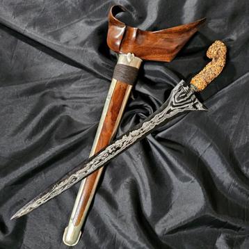 Antieke Keris Brojol Pamor Dwiwarna Wahyu Tumurun KNM40 beschikbaar voor biedingen