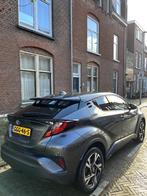 Toyota C-HR 1.8 Hybrid Team D/Camera/Cruise /Climate/Keyless, Auto's, Toyota, 725 kg, Euro 6, 4 cilinders, Leder en Stof