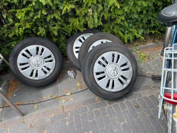 VW UP 14” stalen (sier)velgen met  165-70-14 winterb + TMPS beschikbaar voor biedingen