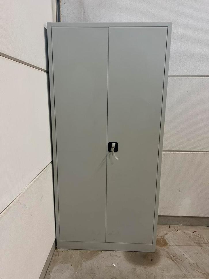 Zeer nette archiefkast met sleutels ., Huis en Inrichting, Kasten | Roldeurkasten en Archiefkasten, Zo goed als nieuw, 25 tot 50 cm