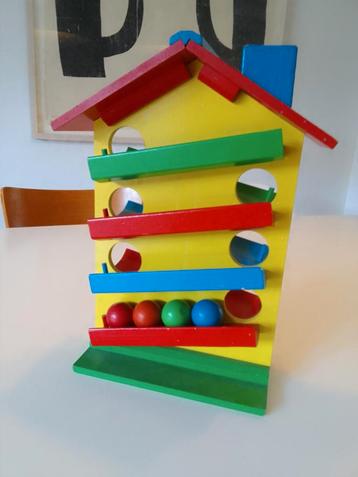 Houten knikkerbaan beschikbaar voor biedingen