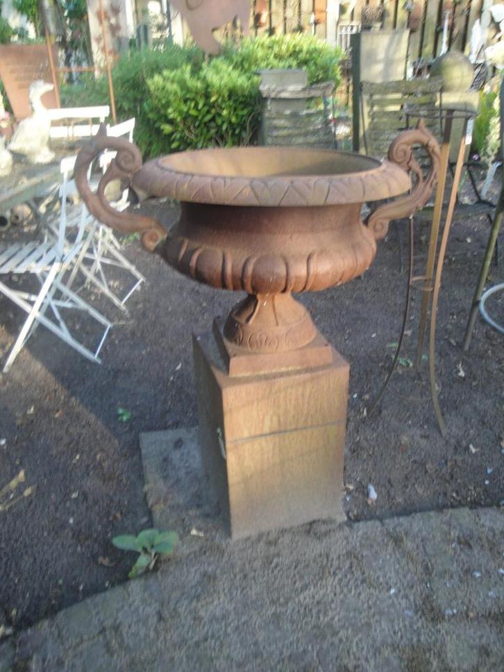 hele grote gietijzeren vaas plus zuil, Tuin en Terras, Tuinvazen, Nieuw, Ophalen