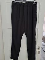 Zwarte broek met dunne witte streep zijkanten Aida maat 46, Zwart, Ophalen of Verzenden, Broek of Spijkerbroek, Adia