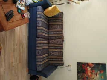 Gratis: Heerlijke 2 zits bank blauw met motief