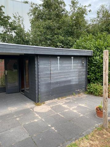 Blokhut met overkapping te koop  beschikbaar voor biedingen