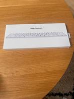 Apple Magic Keyboard, Computers en Software, Toetsenborden, Ophalen, Multimediatoetsen, Zo goed als nieuw, Draadloos