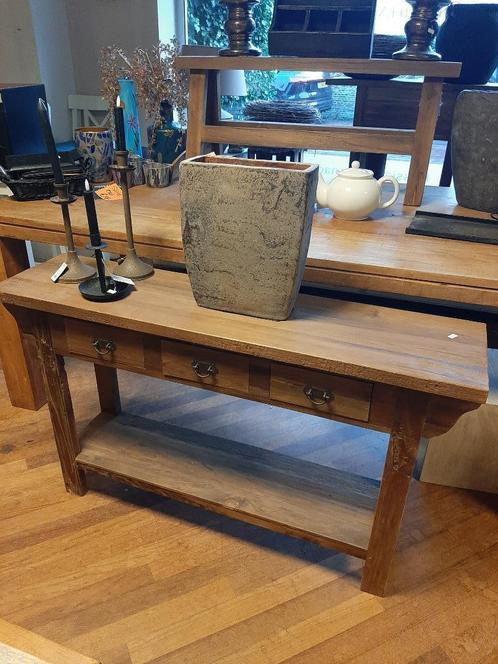 Robuuste oud teakhouten sidetable schulpje 3l ades onderplat, Huis en Inrichting, Tafels | Sidetables, Nieuw, 25 tot 50 cm, 100 tot 150 cm