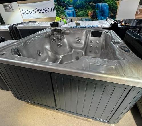 Leuke balboa jacuzzi technish nieuw beige, Tuin en Terras, Bubbelbaden en Hottubs, Zo goed als nieuw, Vast, Filter, Ophalen