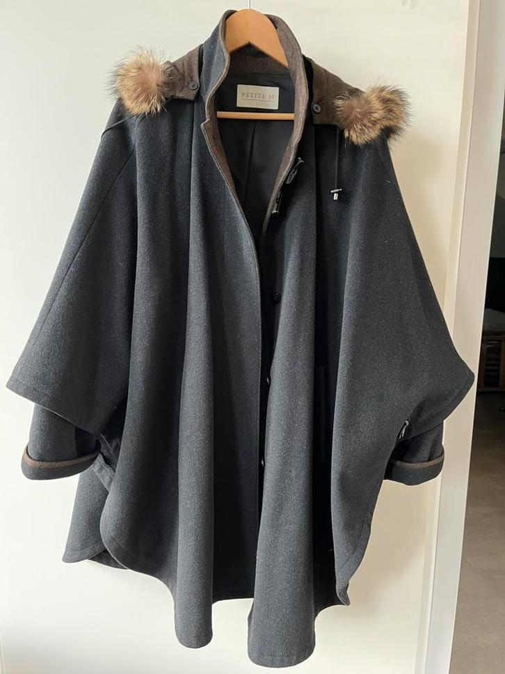 Prachtige wollen cape, Kleding | Dames, Grote Maten, Zo goed als nieuw, Jas of Mantel, Grijs, Ophalen of Verzenden