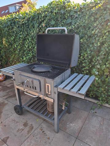 Grote BBQ - Houtskool Grill beschikbaar voor biedingen